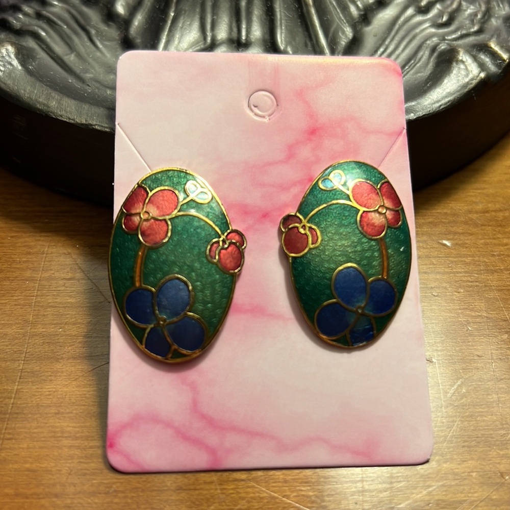 Vintage Cloisonné Floral earrings, Goldtone pink blue flower, 80s and 90s style